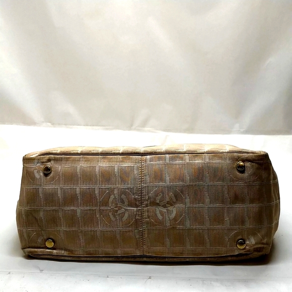 Chanel Beautiful Light Beige ✨️ Travel Line Tote (EUC)(8952952) - Picture 4 of 8